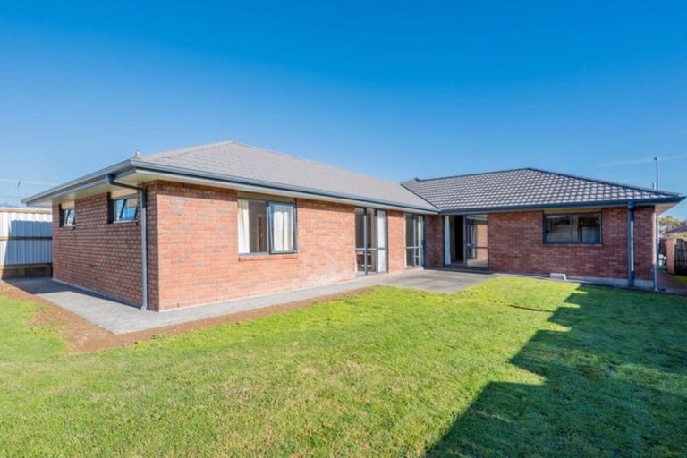 Photo of property in 4 Barry Curtis Place, Levin, 5510