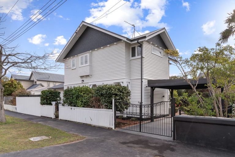 Photo of property in 43 Tomes Road, St Albans, Christchurch, 8052
