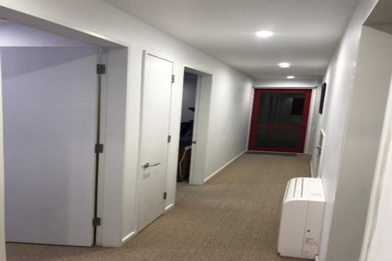 Photo of property in 8 Albemarle Road, Northland, Wellington, 6012