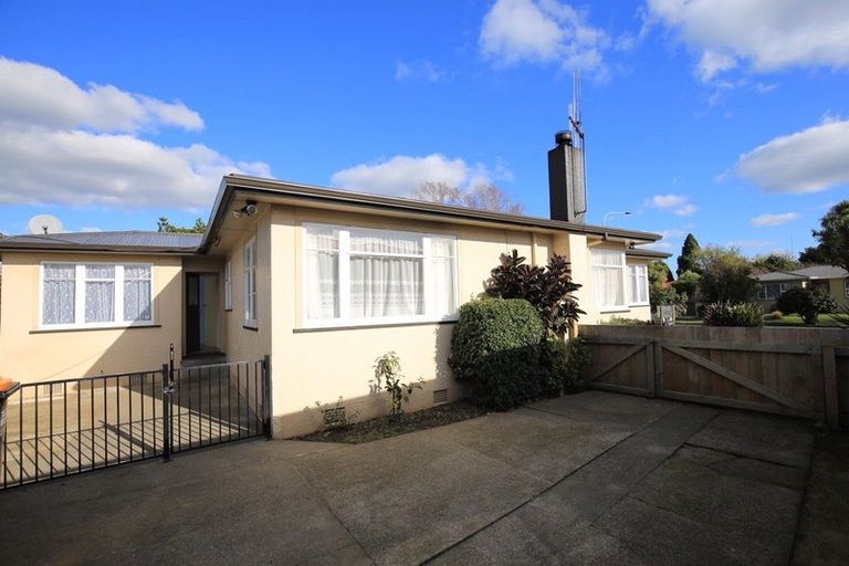 Photo of property in 15 Waterloo Crescent, Hokowhitu, Palmerston North, 4410