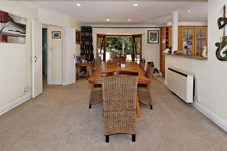 Photo of property in 31 Napuka Road, Henderson Valley, Auckland, 0612