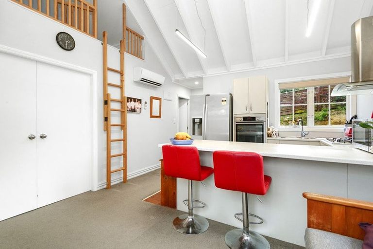 Photo of property in 74 Kiwi Crescent, Tawa, Wellington, 5028