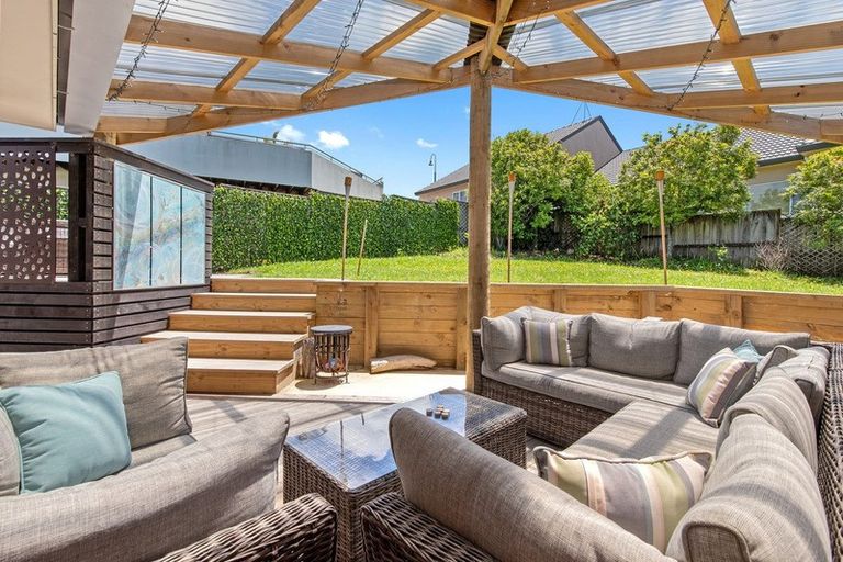 Photo of property in 20 Bluebird Crescent, Unsworth Heights, Auckland, 0632