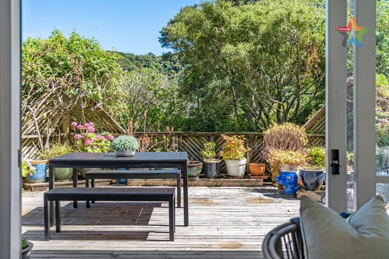 Photo of property in 12 Whiorau Grove, Lowry Bay, Lower Hutt, 5013