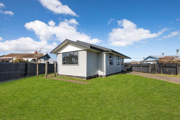 Photo of property in 3 Waitai Street, Castlecliff, Whanganui, 4501