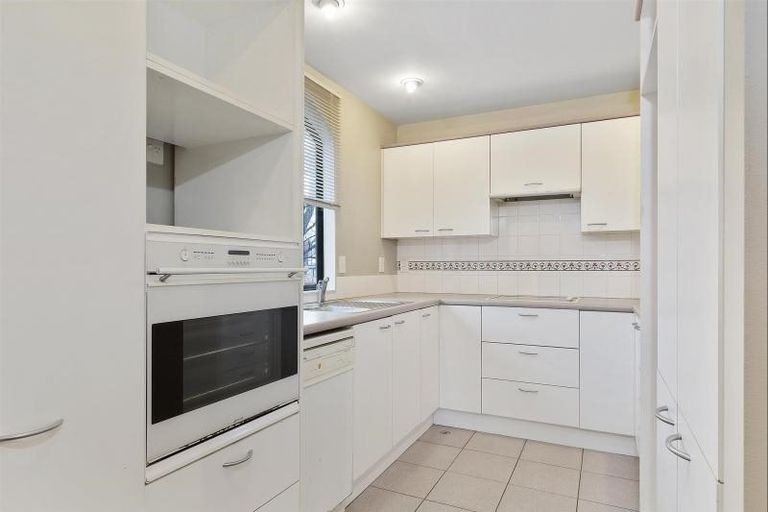 Photo of property in 1/21 Hewitts Road, Merivale, Christchurch, 8014