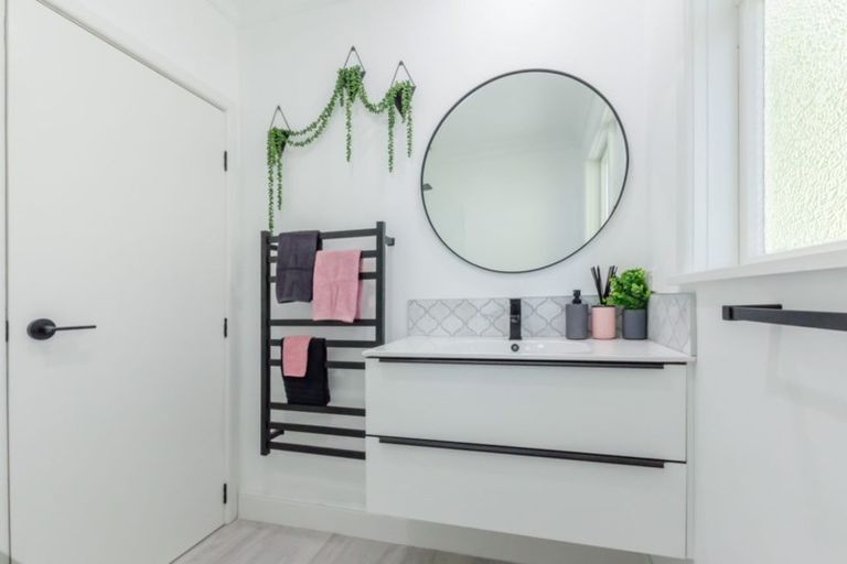 Photo of property in 316 Te Moana Road, Waikanae, 5036