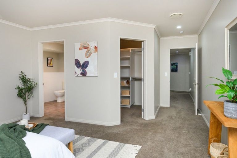 Photo of property in 6 Ron Place, Fitzherbert, Palmerston North, 4410