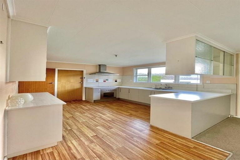 Photo of property in 16 Moeraki Road, Maoribank, Upper Hutt, 5018