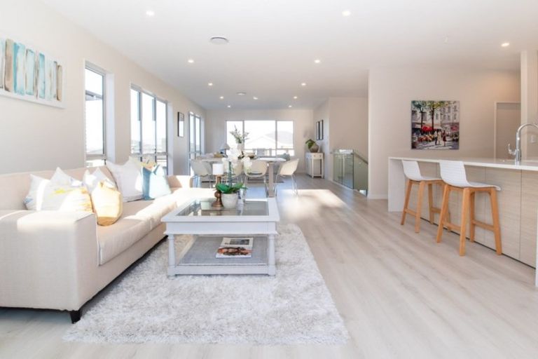 Photo of property in 98 Godfrey Drive, Orewa, 0931