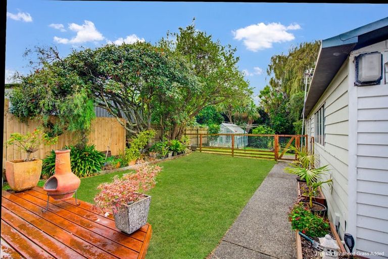 Photo of property in 6 Hull Road, Waiuku, 2123