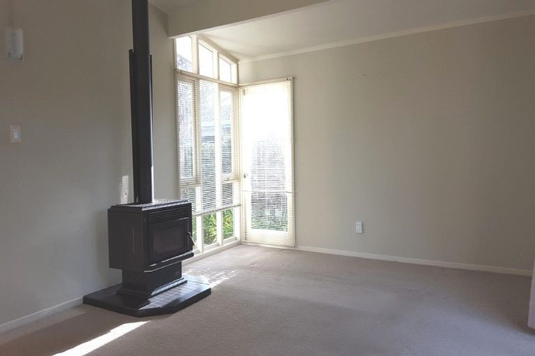 Photo of property in 48 Knightsbridge Drive, Forrest Hill, Auckland, 0620