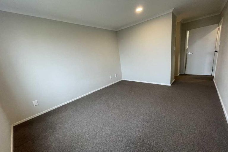 Photo of property in 23 Warbler Crescent, Papakura, 2110