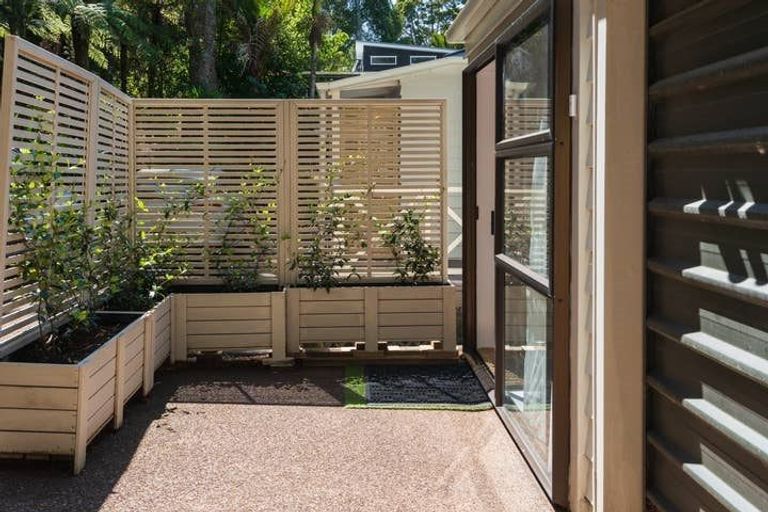 Photo of property in 84 Park Road, Titirangi, Auckland, 0604