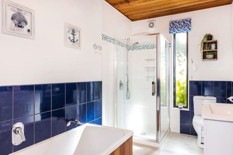 Photo of property in 1/3 Sylvia Place, Acacia Bay, Taupo, 3330