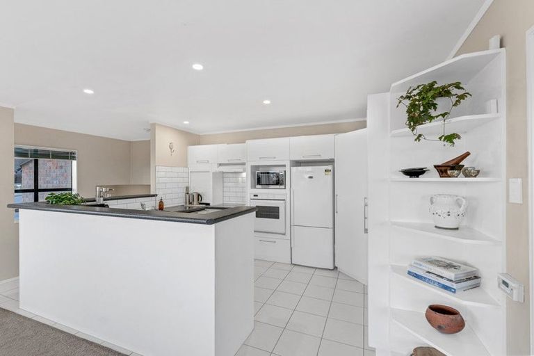Photo of property in 1/46 Westpark Drive, West Harbour, Auckland, 0618