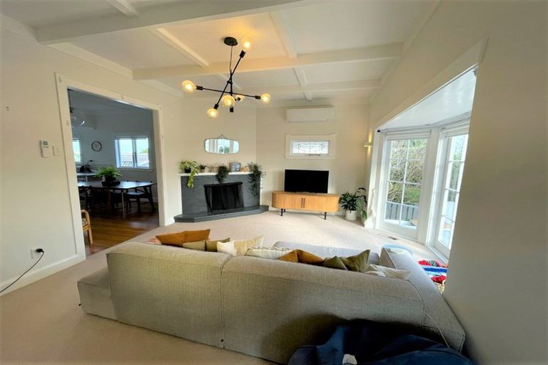 Photo of property in 20 Alberta Street, Point Chevalier, Auckland, 1022