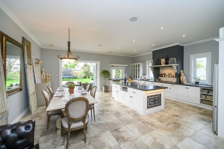 Photo of property in 6 Carlton Avenue, Palmerston North, 4414