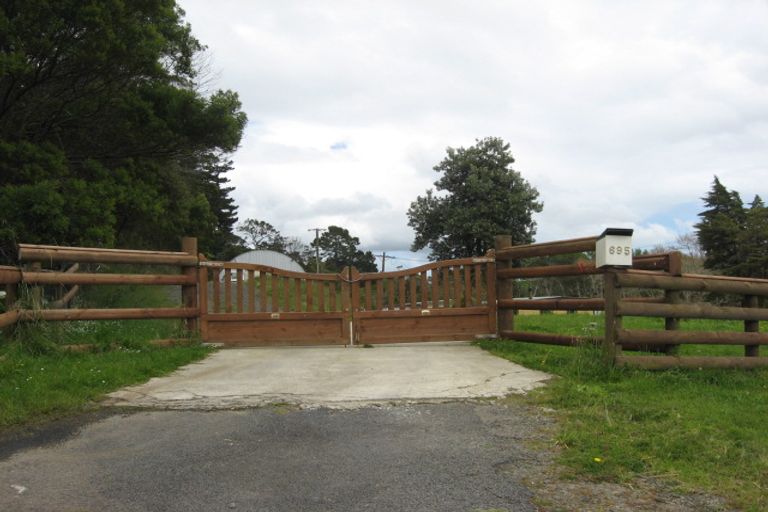 Photo of property in 695 State Highway 16, Kumeu, 0891