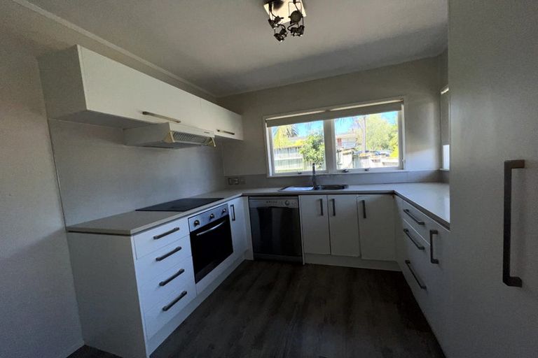 Photo of property in 1/9 Sudan Avenue, Milford, Auckland, 0620
