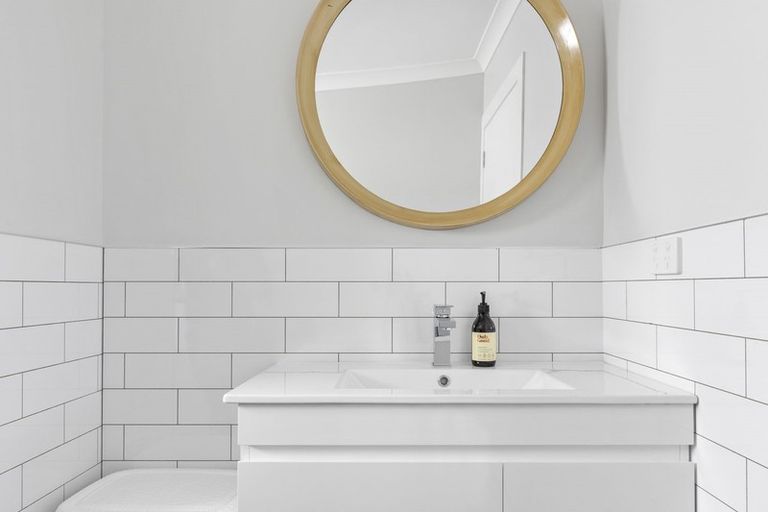 Photo of property in 12 Mcdonnell Street, Omokoroa, 3114