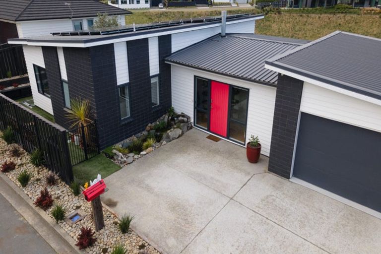 Photo of property in 16 Rochdale Drive, Churton Park, Wellington, 6037