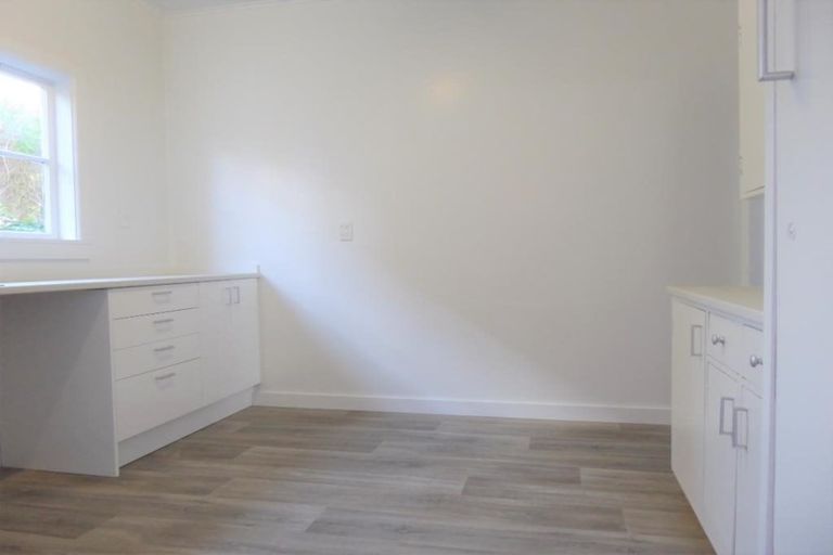 Photo of property in 33 Pirie Crescent, Moera, Lower Hutt, 5010