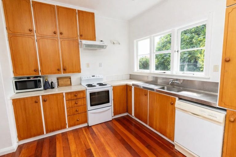 Photo of property in 39 Thornycroft Avenue, Epuni, Lower Hutt, 5011