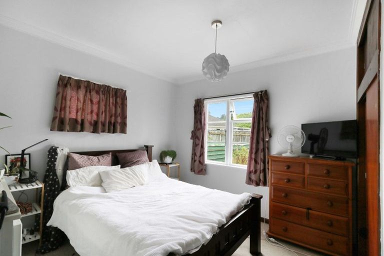 Photo of property in 104 Stokes Valley Road, Stokes Valley, Lower Hutt, 5019