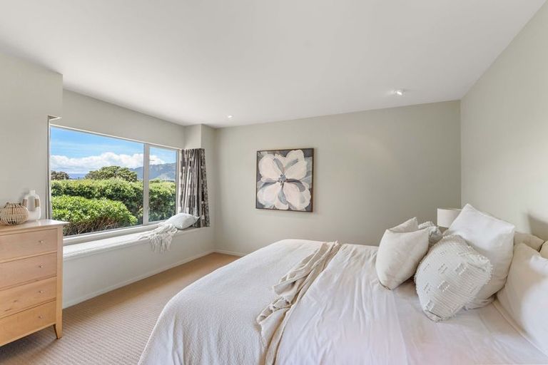Photo of property in 93 Field Way, Waikanae Beach, Waikanae, 5036