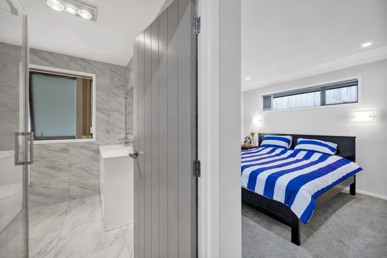 Photo of property in 6 Frederick Place, Whalers Gate, New Plymouth, 4310