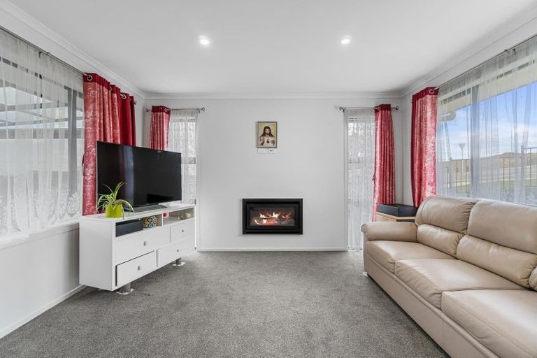 Photo of property in 2 Celeste Terrace, Peacocke, Hamilton, 3206