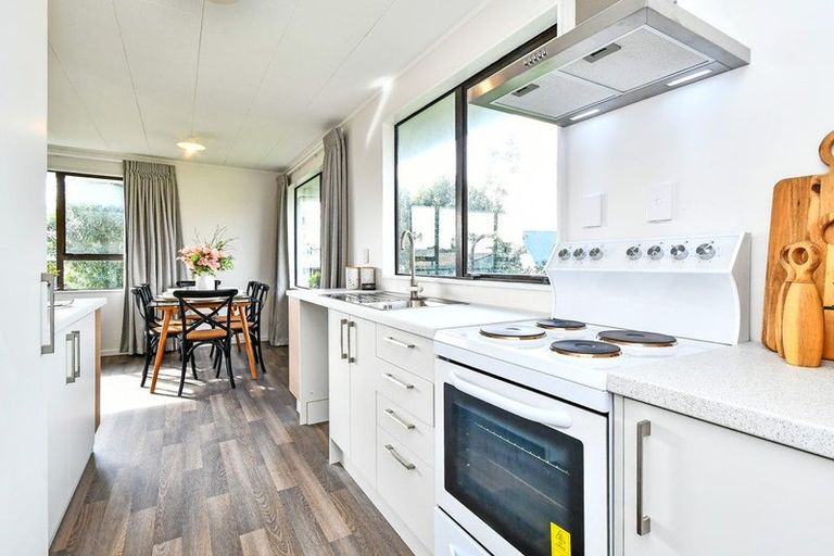 Photo of property in 6 Leaming Place, Clarks Beach, 2122