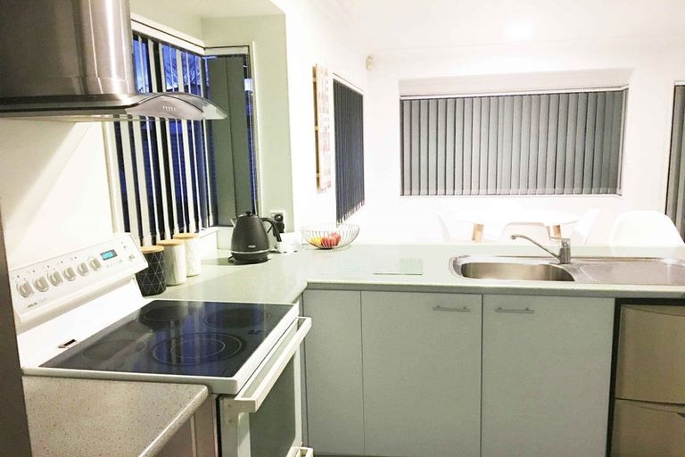 Photo of property in 25 Shelly Beach Parade, Cockle Bay, Auckland, 2014