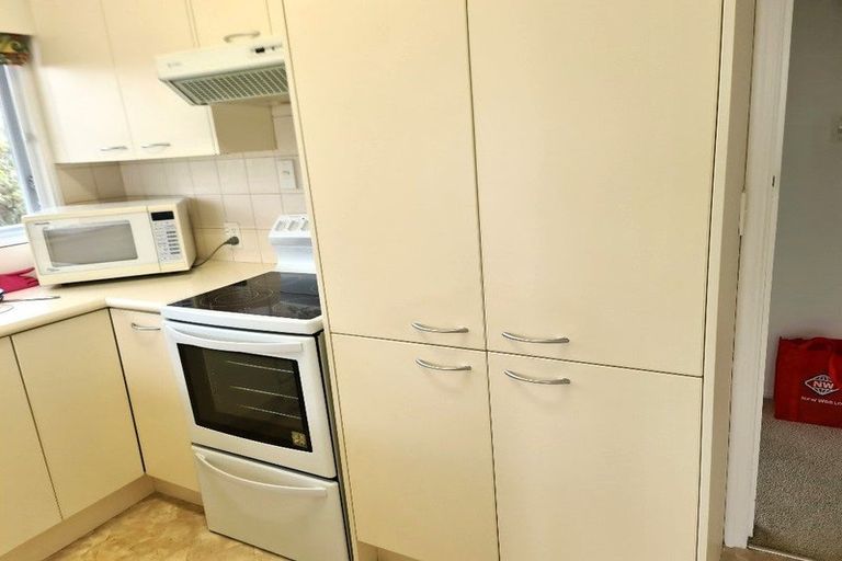 Photo of property in 125 Reeves Road, Pakuranga Heights, Auckland, 2010