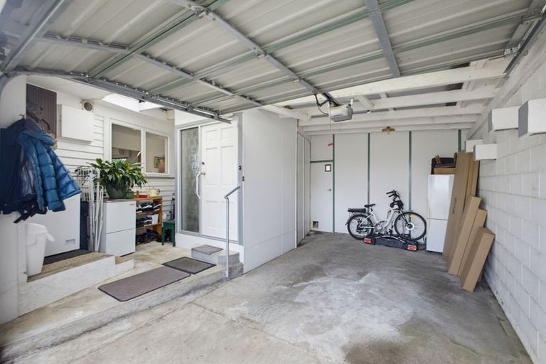 Photo of property in 205 Mangorei Road, Merrilands, New Plymouth, 4312