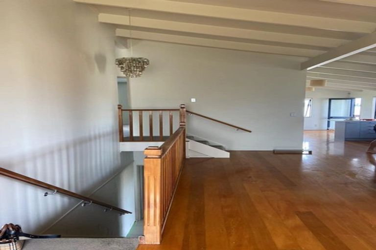 Photo of property in 97 Totaravale Drive, Totara Vale, Auckland, 0629