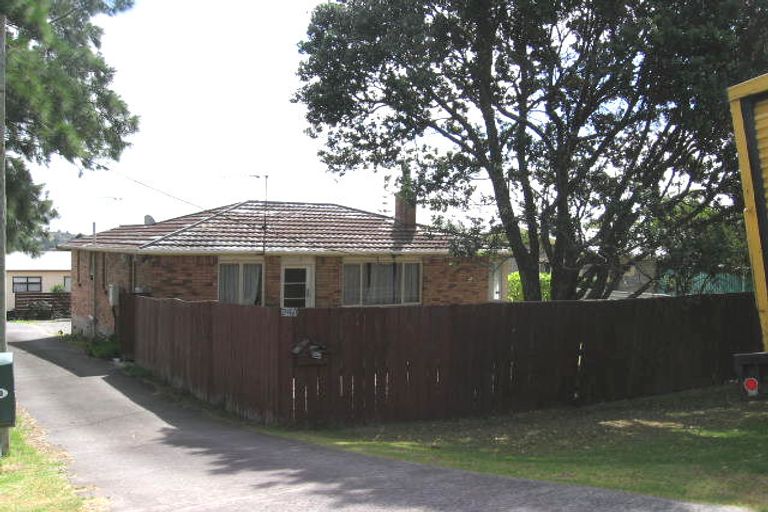 Photo of property in 1/246 East Coast Road, Forrest Hill, Auckland, 0620