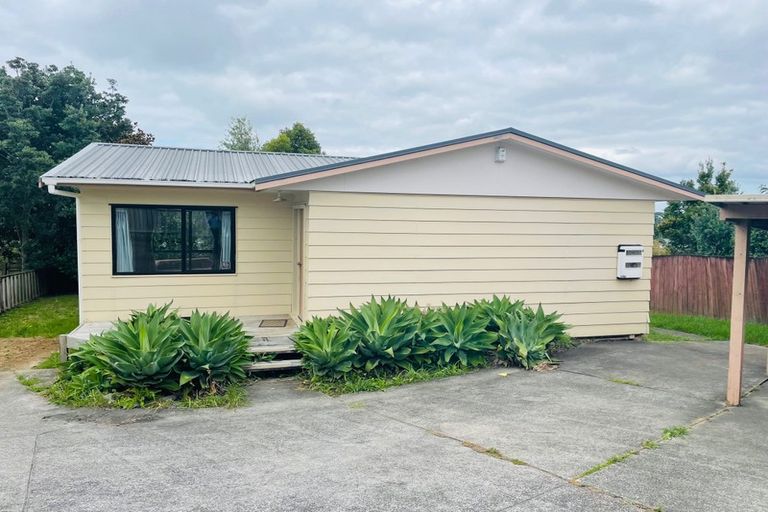 Photo of property in 10a Elizabeth Drive, West Harbour, Auckland, 0618