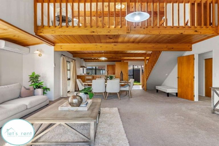 Photo of property in 2/11 Nelson Street, Papakura, 2110