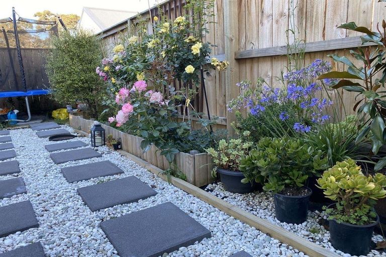 Photo of property in 16 Waimoana Close, Massey, Auckland, 0614