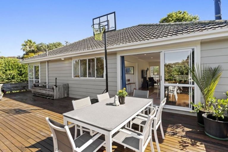 Photo of property in 20 Wyoming Avenue, Murrays Bay, Auckland, 0630