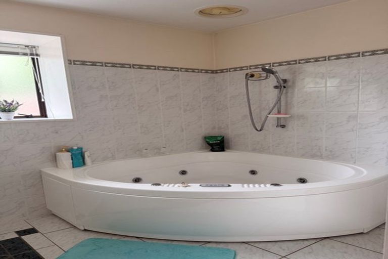 Photo of property in 18 Shaftesbury Street, Avonhead, Christchurch, 8042