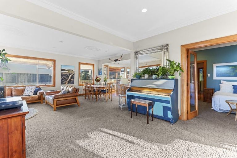 Photo of property in 42 Octavius Place, New Plymouth, 4312