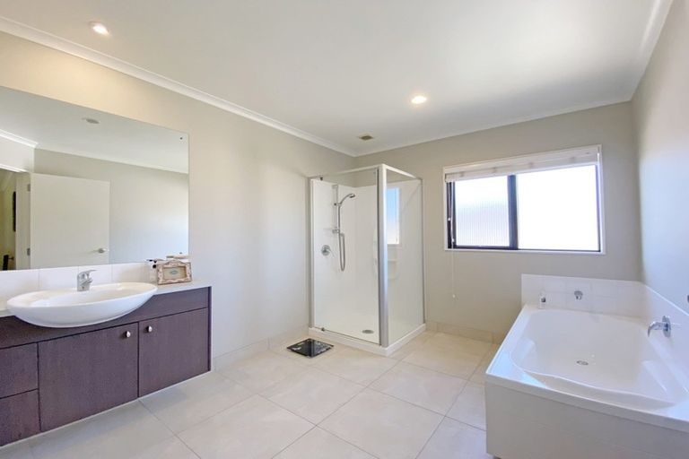 Photo of property in 9 Dunoon Close, Flat Bush, Auckland, 2016