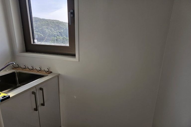 Photo of property in 5 Mahinawa Street, Takapuwahia, Porirua, 5022