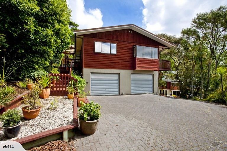 Photo of property in 20 Trelawny Place, Hillcrest, Auckland, 0627