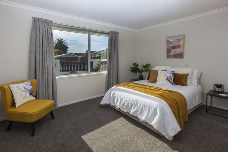 Photo of property in 40 Niven Street, Avondale, Christchurch, 8061