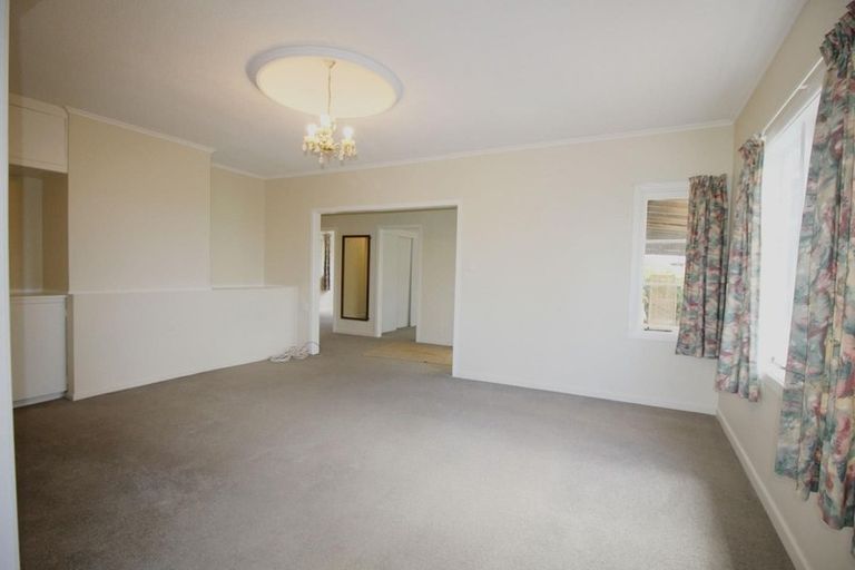 Photo of property in 212 Godley Road, Titirangi, Auckland, 0604