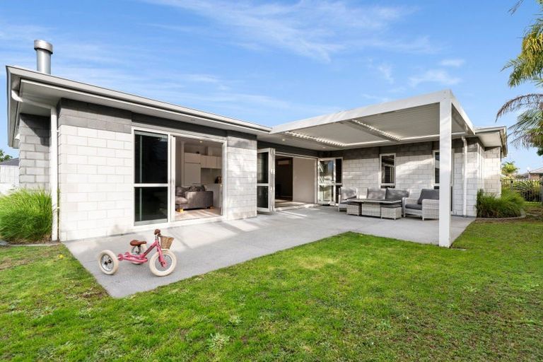 Photo of property in 7 Raiha Street, Papamoa Beach, Papamoa, 3118